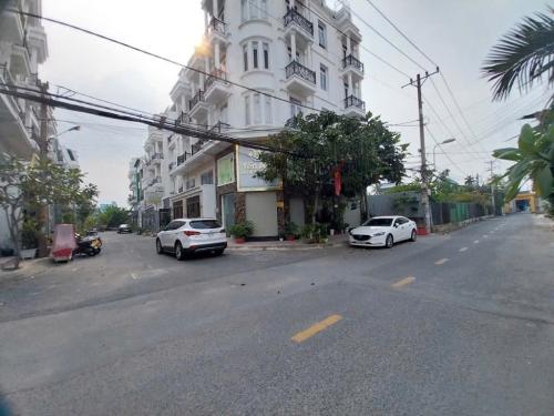 Cho thuê căn hộ 4T 126m², khu Thanh Nhàn giá hợp lý kinh doanh,VP